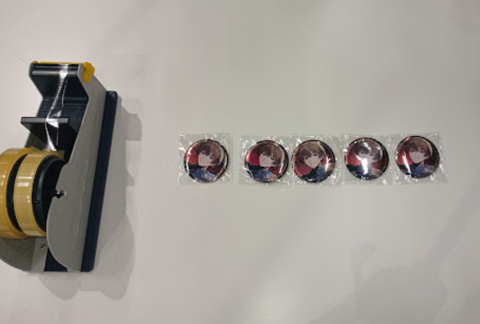 button-badges-in-a-clear-bag01