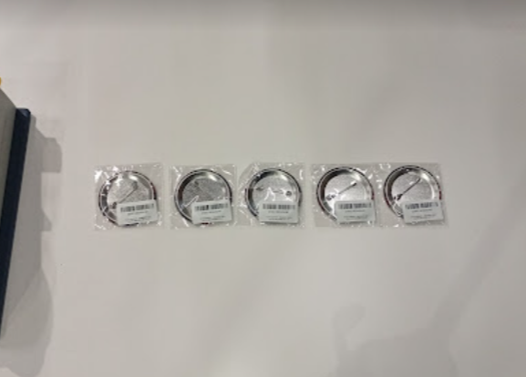 button-badges-in-a-clear-bag02